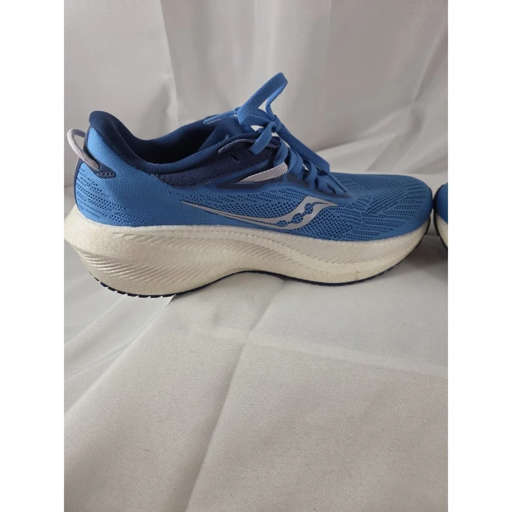 Saucony Women's Triumph 21 running shoes Bluelight/Mauve colorway Size 7.5